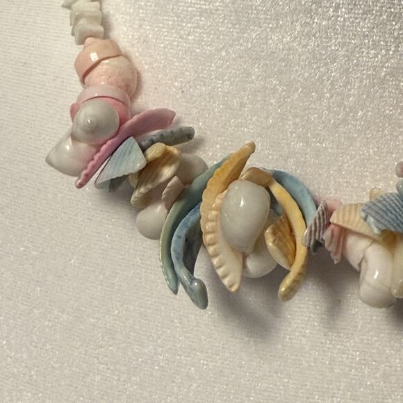 VTG Seashell Necklace 1970s Statement Pastel Barrel Clasp Beachcomber Style 18" - Picture 2 of 6